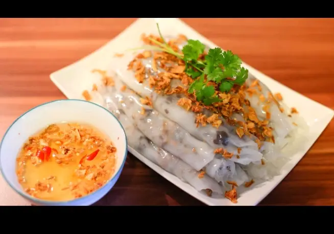 Hình ảnh  2 bánh cuốn khổng lồ
