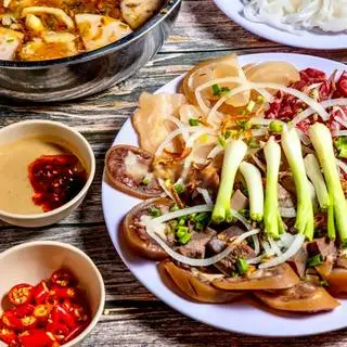 Hình ảnh Lẩu bò Năm Cảnh đặc biệt