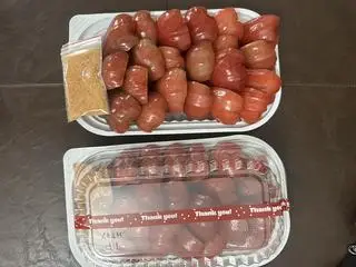 Hình ảnh Roi đỏ An Phước bổ sẵn khay 400g- kèm muối sấy
