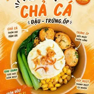 Hình ảnh Mì trộn chả cá đậu trứng ốp la