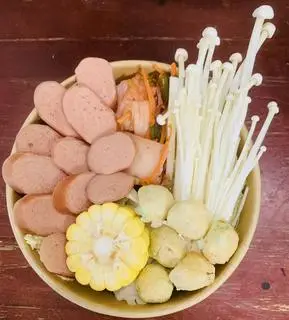 Hình ảnh Mì cay xúc xích