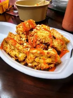 Hình ảnh Đậu hũ chiên giòn đấm bóp bơ tỏi sốt đặc biệt