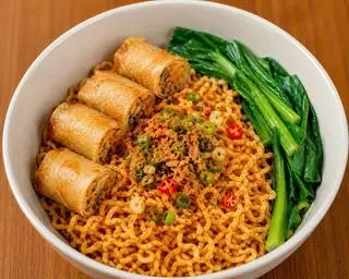 Hình ảnh Mì Trộn Indomie Chả Giò