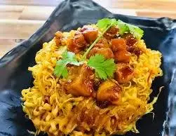 Hình ảnh Mì trộn Hàn Quốc  bò +trứng