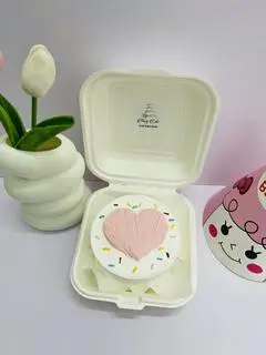 Hình ảnh bento trắng tim hồng rắc cốm