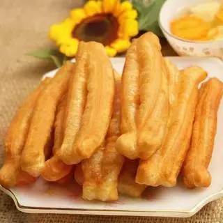 Hình ảnh 3 cái quẩy giòn 