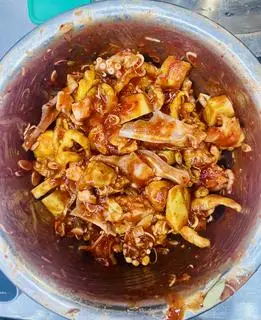 Hình ảnh Chân gà sốt thái thập mix thập cẩm(10 chân gà+trứng non+tai heo+bạch tuộc)
