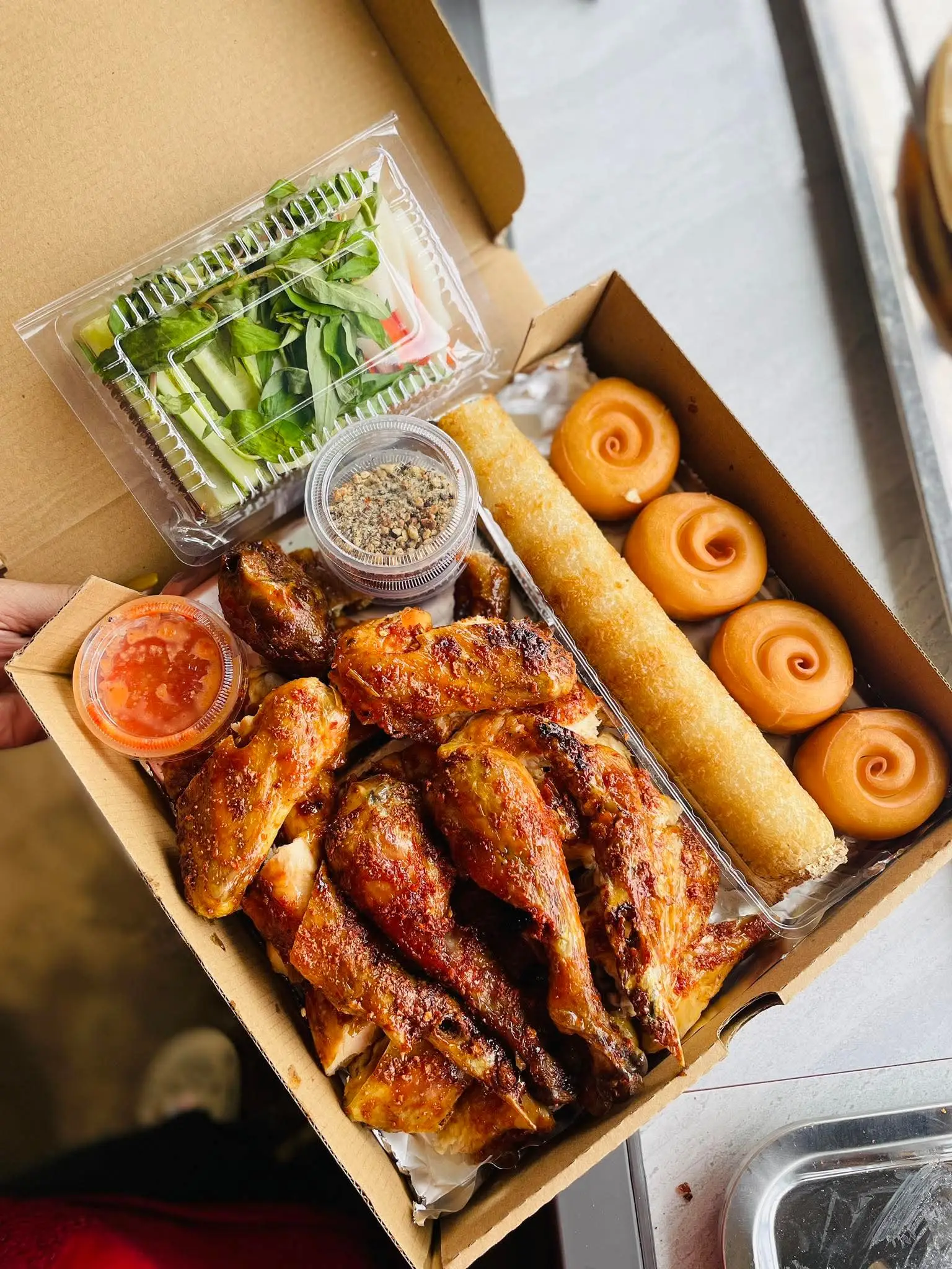 Hình ảnh gà quay 1 cơm lam 5 bánh bao 