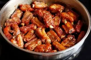 Hình ảnh Sườn non kho tiêu thêm
