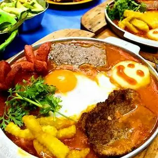 Hình ảnh Bánh mì chảo đầy đủ