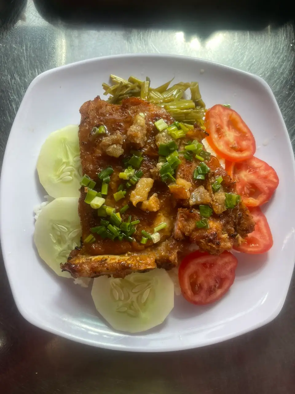 Hình ảnh Cơm sườn nướng thơm ngon