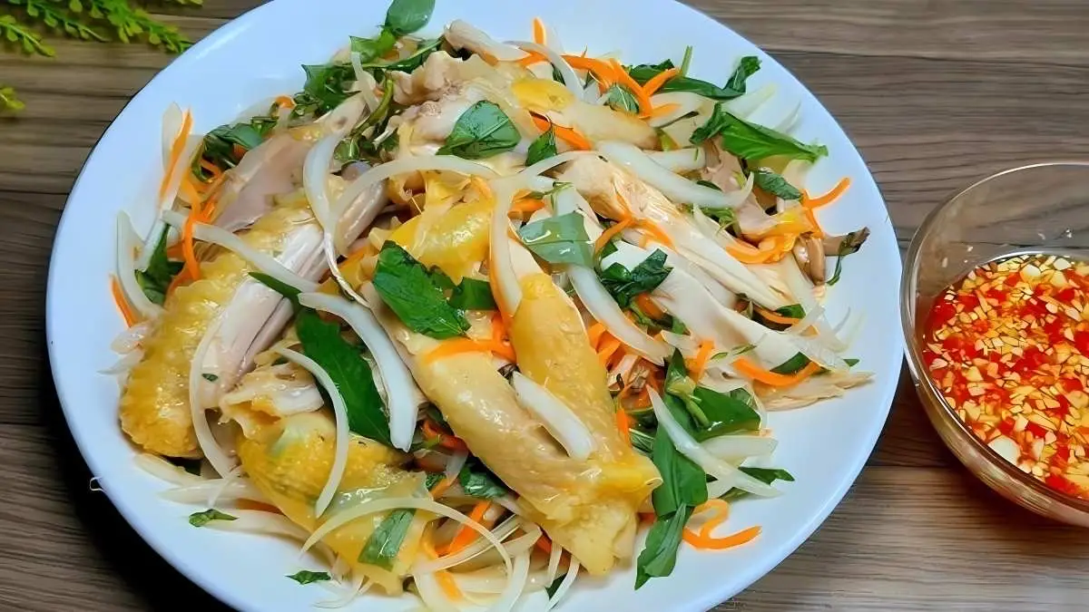Hình ảnh Nộm gà xé thêm suất nhỏ
