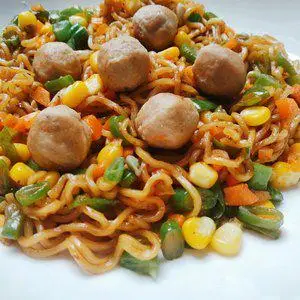 Hình ảnh Mì trộn bò viên