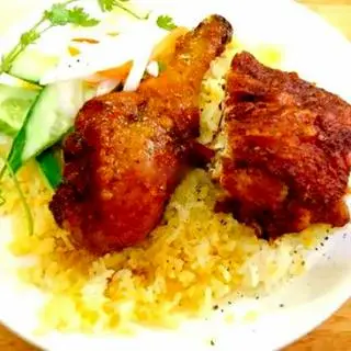 Hình ảnh Cơm gà + canh ( chiên or luộc ) 