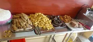 Hình ảnh Thêm chả cốm nóng hổi
