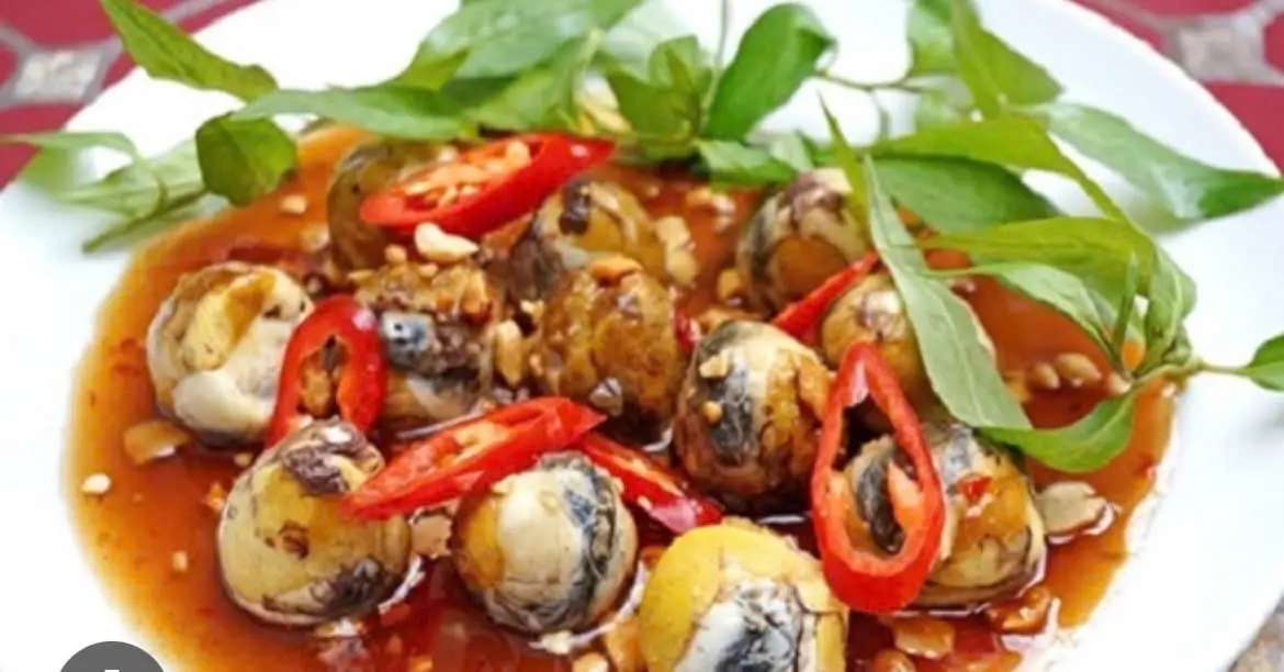 Hình ảnh Cút lộn xào sate 10 trứng