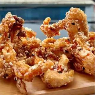 Hình ảnh Chân gà rút xương chiên giòn sốt bơ mắm tỏi