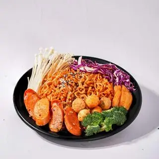 Hình ảnh Mì xào xúc xích bò viên