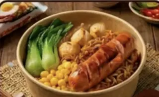 Hình ảnh Mì trộn Indomie Xúc xích - Cá viên