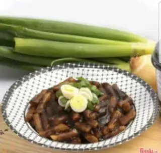 Hình ảnh Tokbokki sốt tương đen