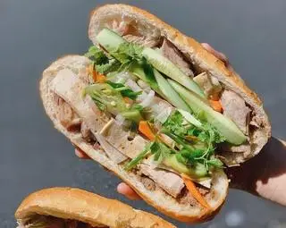 Hình ảnh Bánh mì thịt khìa + chả lụa