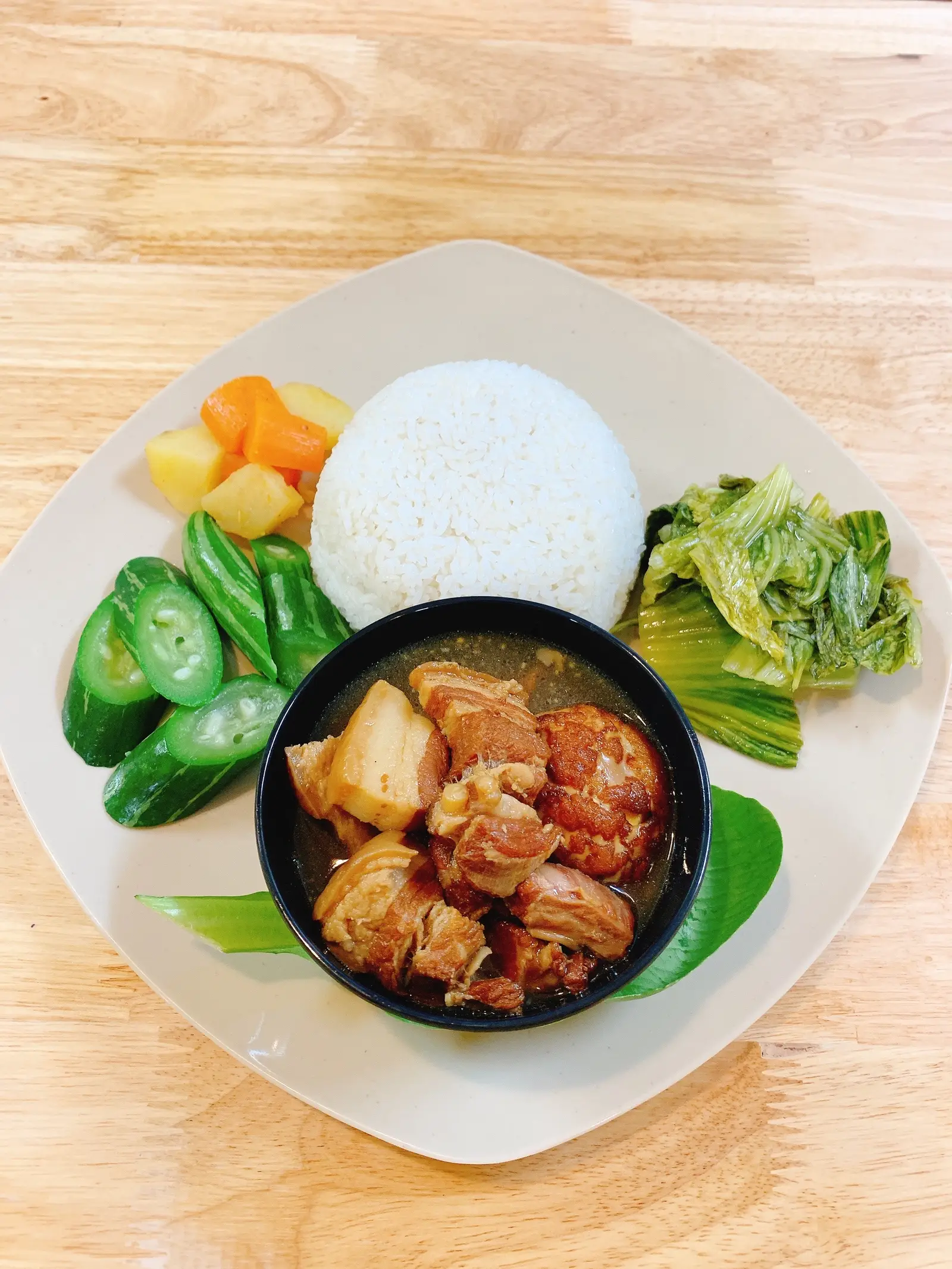 Hình ảnh Cơm thịt kho tàu