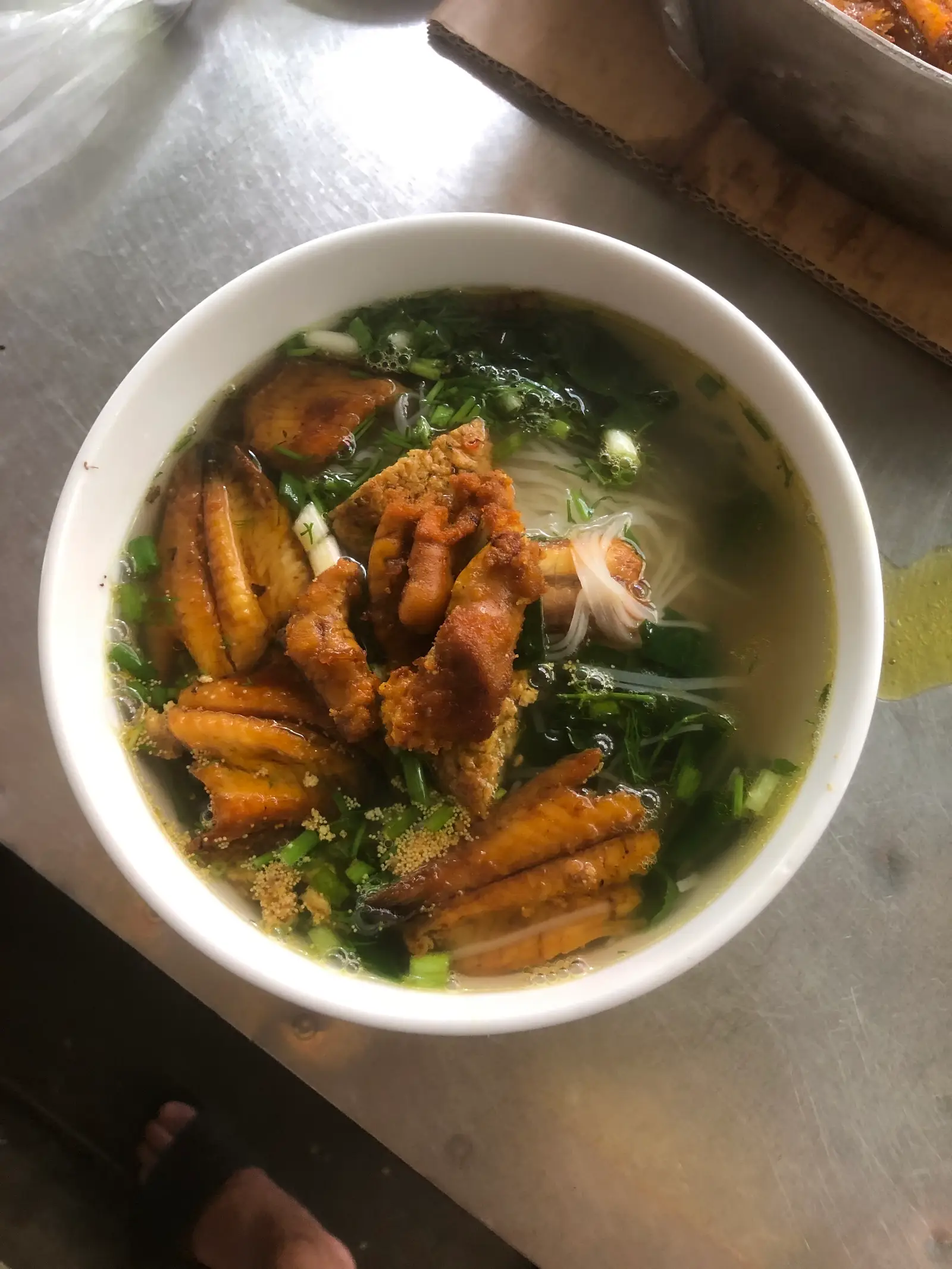 Hình ảnh Bánh Đa Đỏ + Trứng Cá Rô Đồng