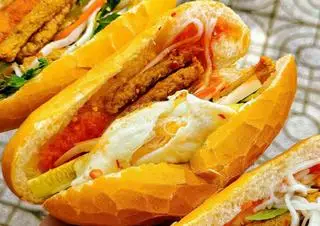Hình ảnh Bánh Mỳ Chả Cá Trứng 