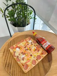Hình ảnh Pizza vuông thập cẩm 20cm