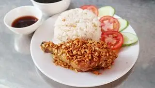 Hình ảnh Cơm gà chiên mắm tỏi