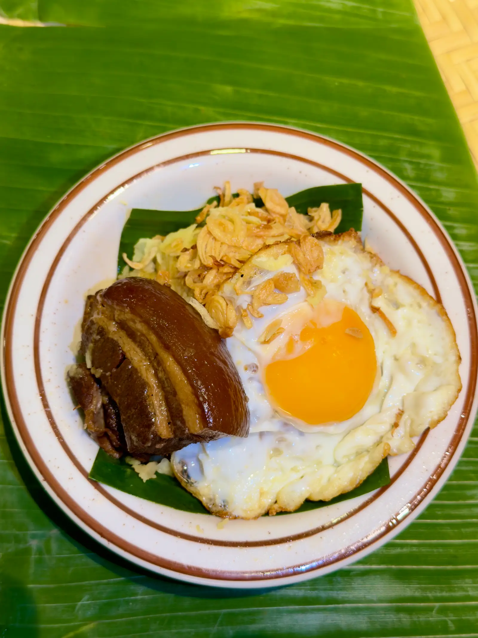 Hình ảnh Xôi Xéo Thịt Kho + Trứng Ốp Lòng Đào
