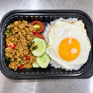 Hình ảnh Cơm Thịt Băm Xào Cà Ri Lá Giang Kiểu Thái