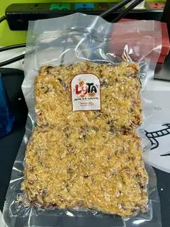 Hình ảnh Cơm cháy gạo lứt chà bông heo