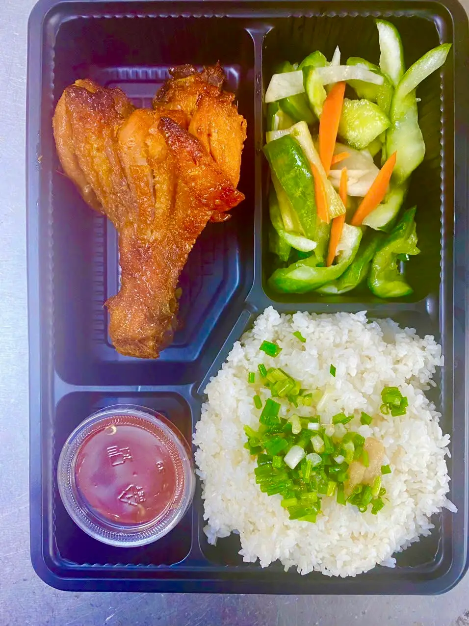 Hình ảnh Cơm tấm đùi gà nướng