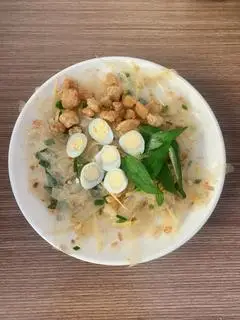 Hình ảnh Bánh tráng trộn mỡ hành Tốp Mỡ - cút luộc