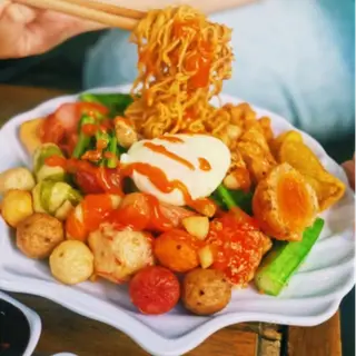 Hình ảnh Mì trộn cá viên chiên nước mắm