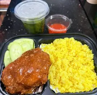 Hình ảnh Cơm Má Đùi Sốt Cay Tê