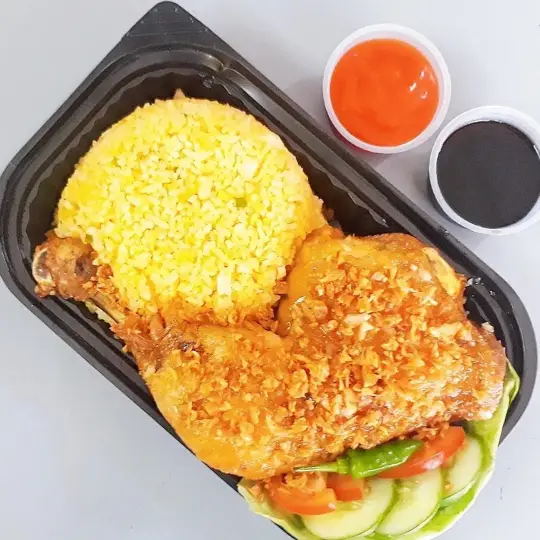 Hình ảnh Cơm gà góc tư sốt mắm tỏi lớn