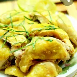 Hình ảnh Gà luộc thêm góc tư