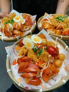 Hình ảnh Bánh mì nướng muối ớt đặc biệt viên chiên