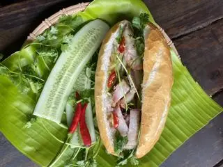 Hình ảnh Bánh mì heo quay