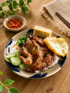 Hình ảnh Cơm Sườn Chả Trứng