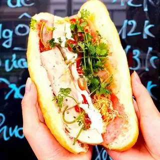 Hình ảnh Bánh Mì Pate Thịt Chả