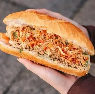 Hình ảnh Bánh Mì Gà Xé Đặc Biệt