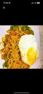 Hình ảnh Mỳ trộn trứng ốp la