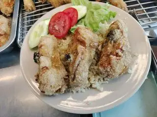 Hình ảnh Cơm Ức Gà Chiên Giòn 