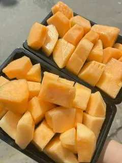 Hình ảnh khay dưa vàng ngon ngọt 