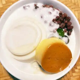 Hình ảnh Chè thập cẩm đậu đỏ Flan tầu hủ Sing