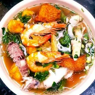 Hình ảnh Bánh đa đỏ hải sản đặc biệt