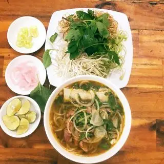 Hình ảnh Bún bò tái - chả